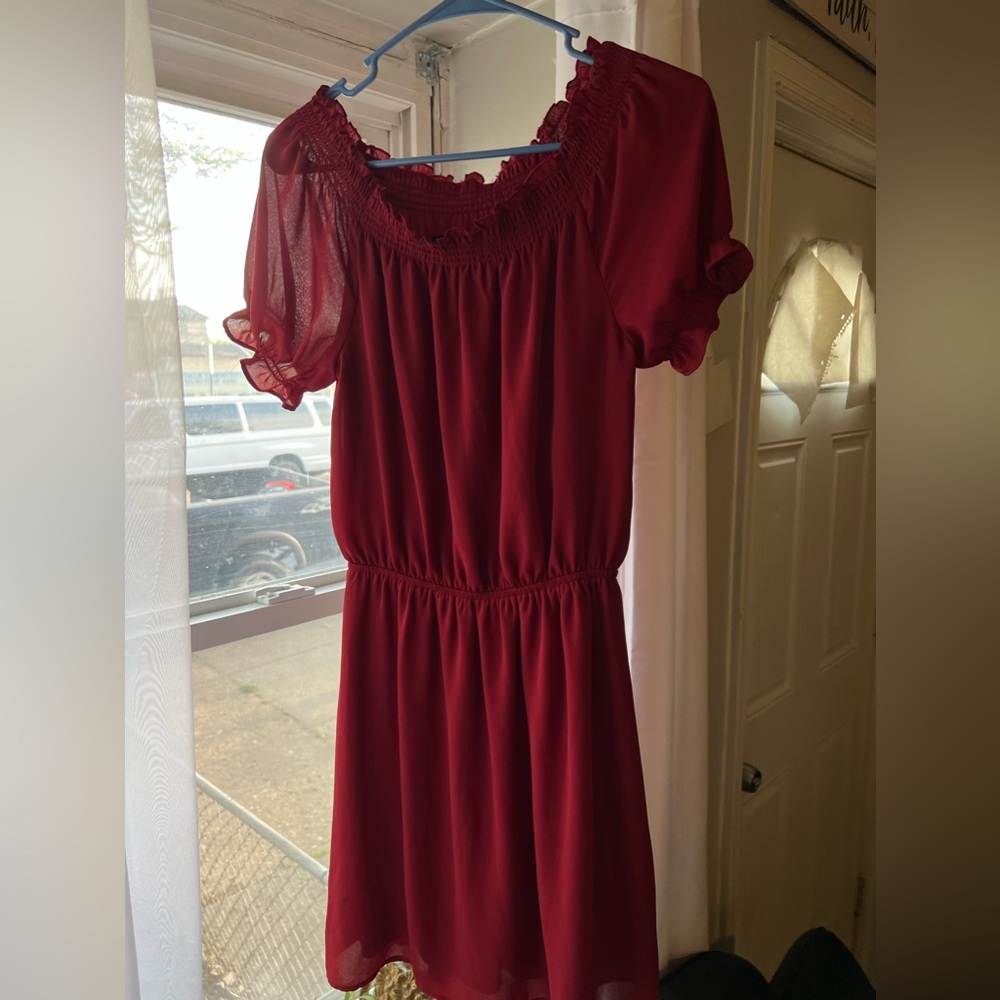 Burgundy/ red Flowy comfy red dress, barely worn